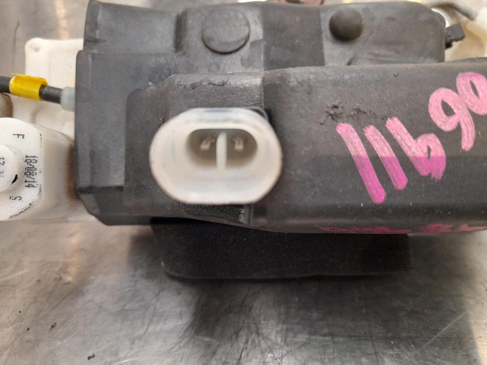 View Auto part Door/Boot/Gate Lock Maserati Quattroporte 2004