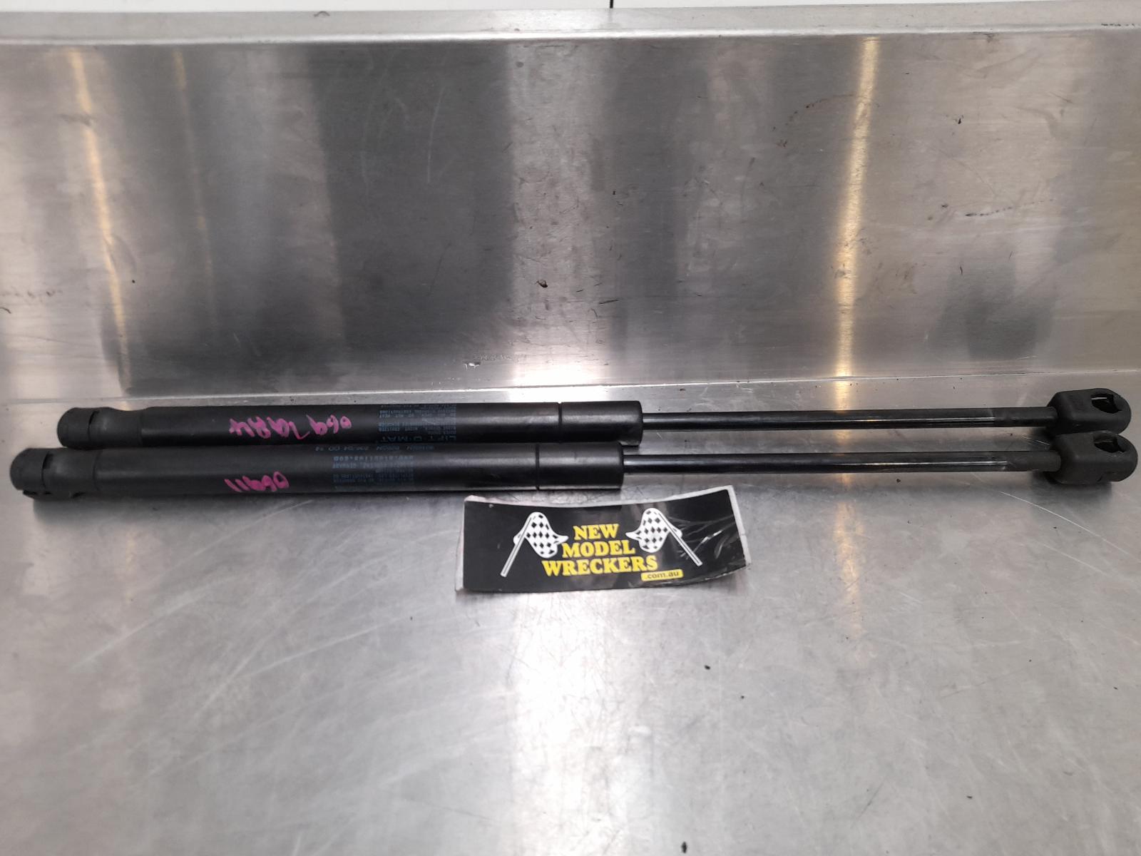 View Auto part Hatch Strut Maserati Quattroporte 2004