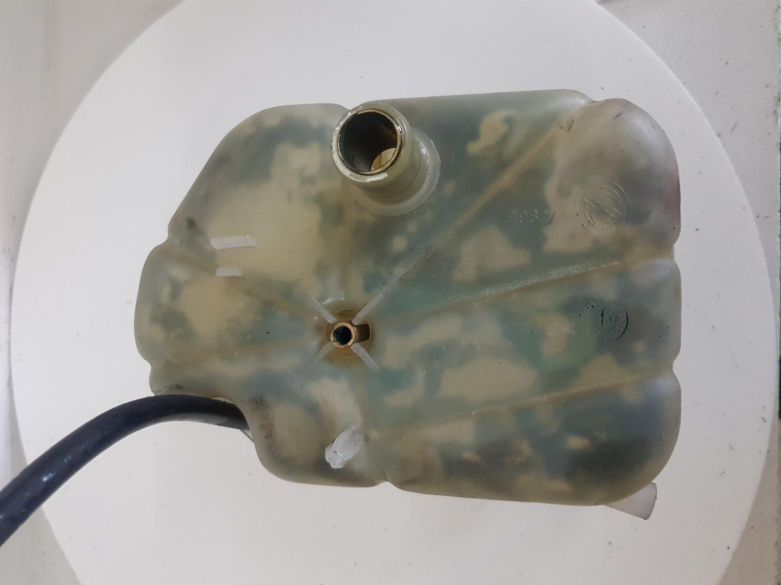View Auto part Overflow Bottle Maserati Quattroporte 2004