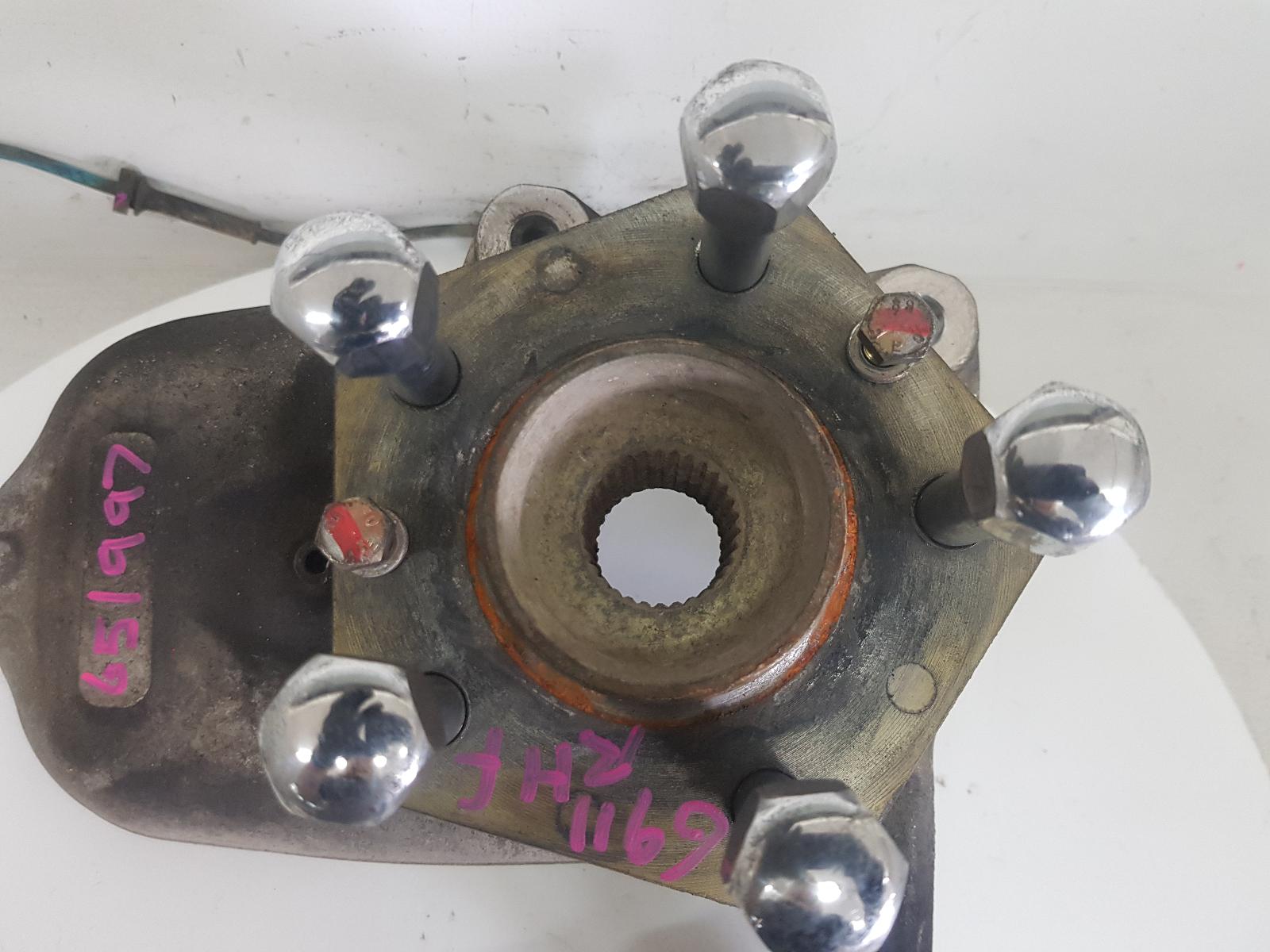 2004 Maserati Quattroporte Right Front Hub Assembly View Auto part Right Front Hub Assembly Maserati Quattroporte 2004