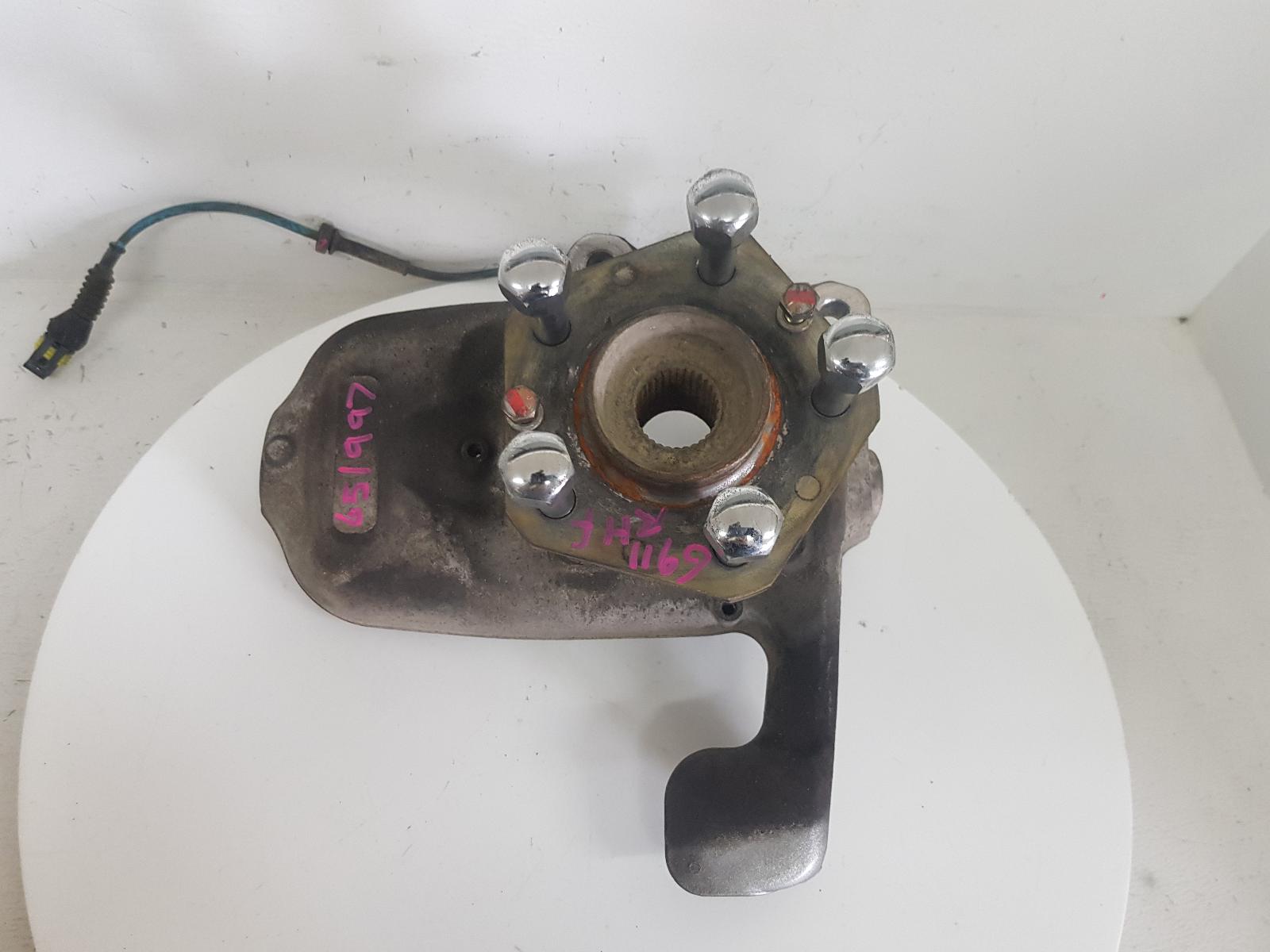 2004 Maserati Quattroporte Right Front Hub Assembly View Auto part Right Front Hub Assembly Maserati Quattroporte 2004