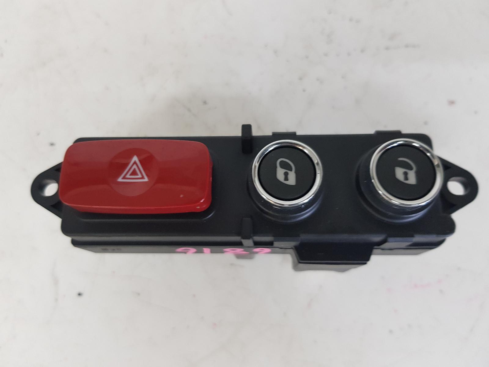 View Auto part Misc Switch/Relay Maserati Granturismo 2013
