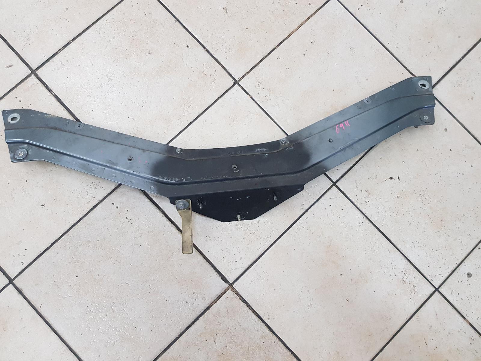 View Auto part Bonnet Lock/Support Maserati Quattroporte 2004