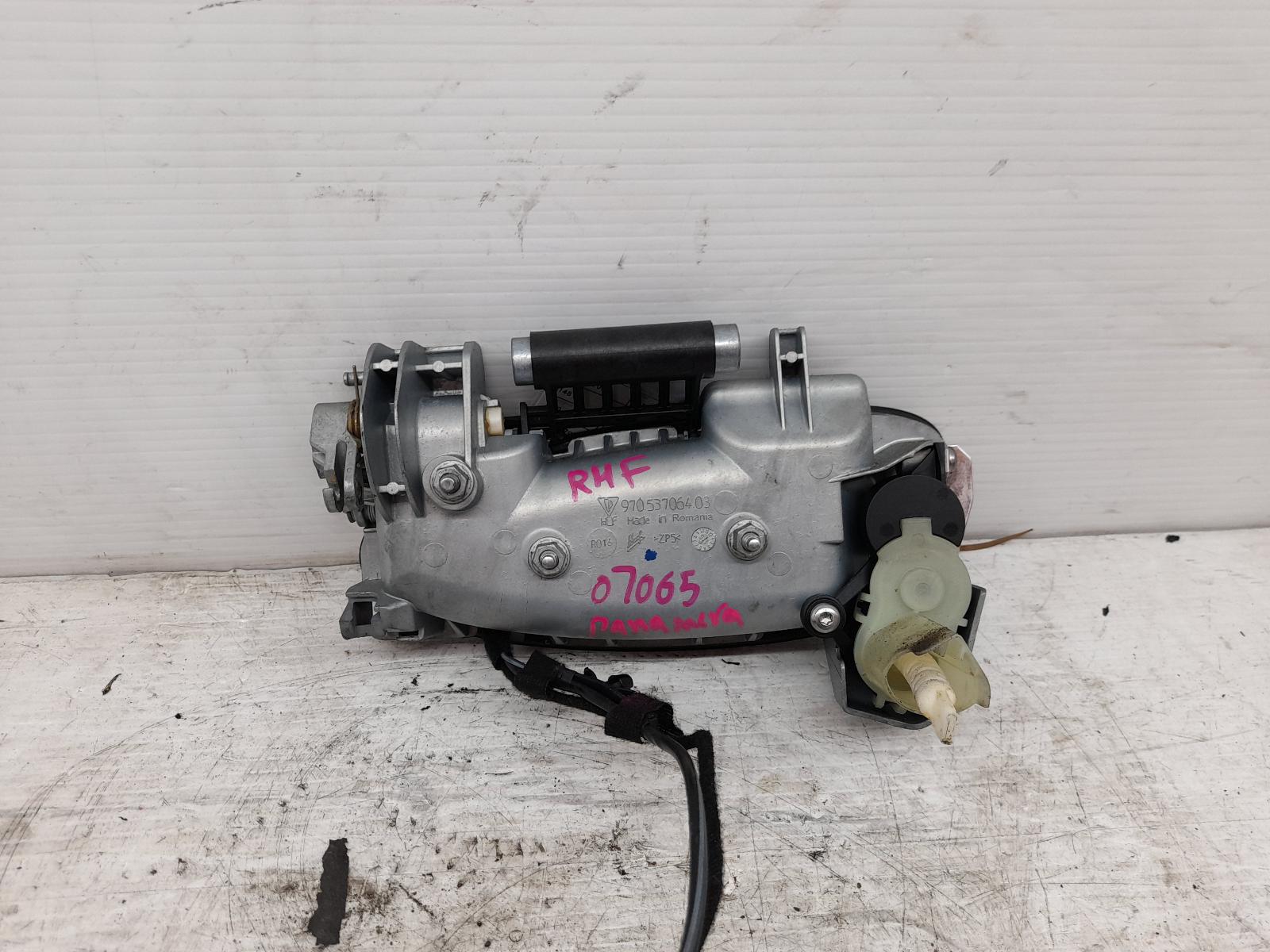 View Auto part Door Handle Porsche Panamera 2015