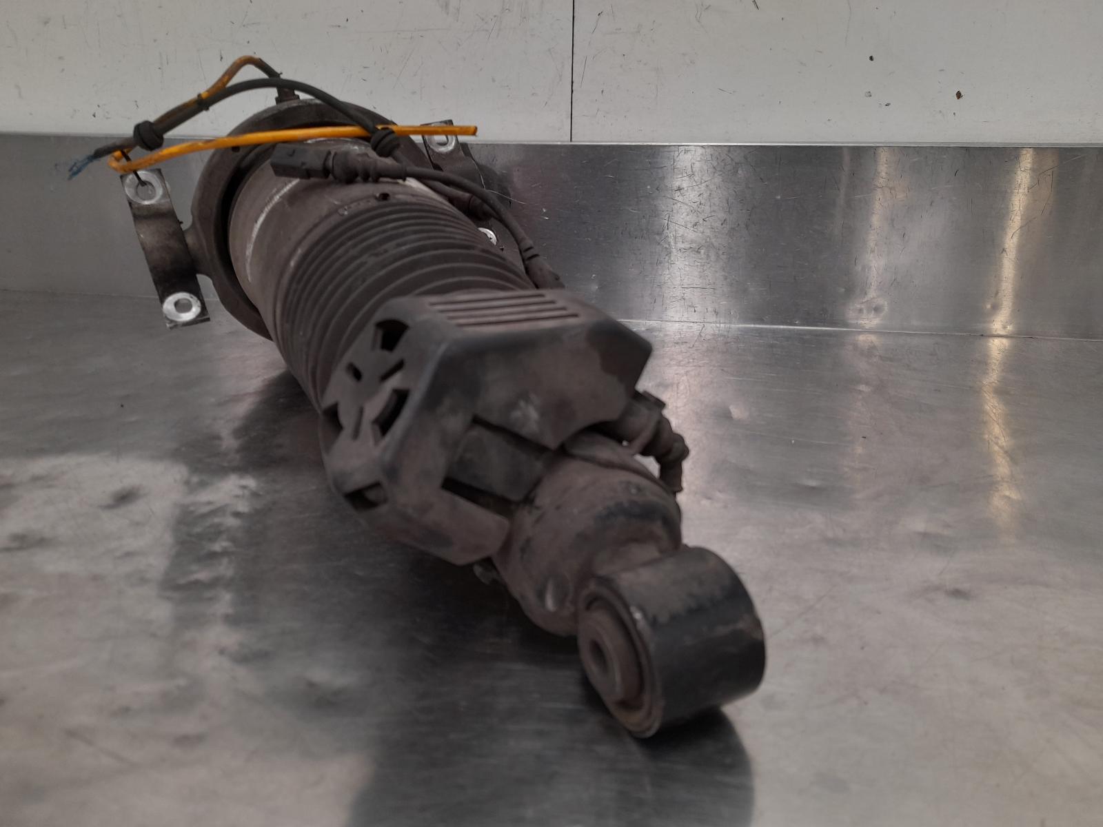 View Auto part Right Rear Strut Porsche Cayenne 2005