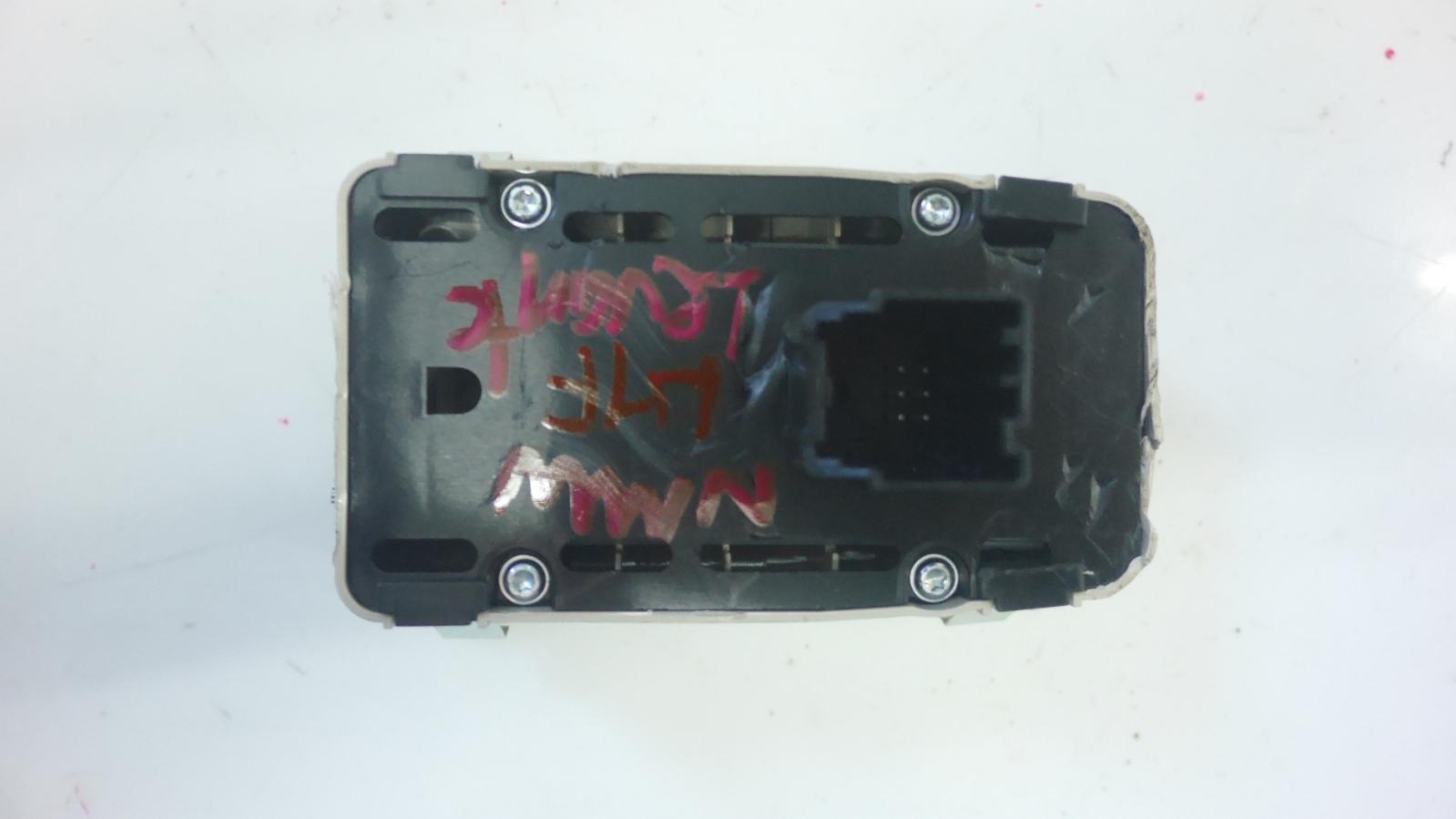 View Auto part Pwr Dr Wind Switch Maserati Levante 2019