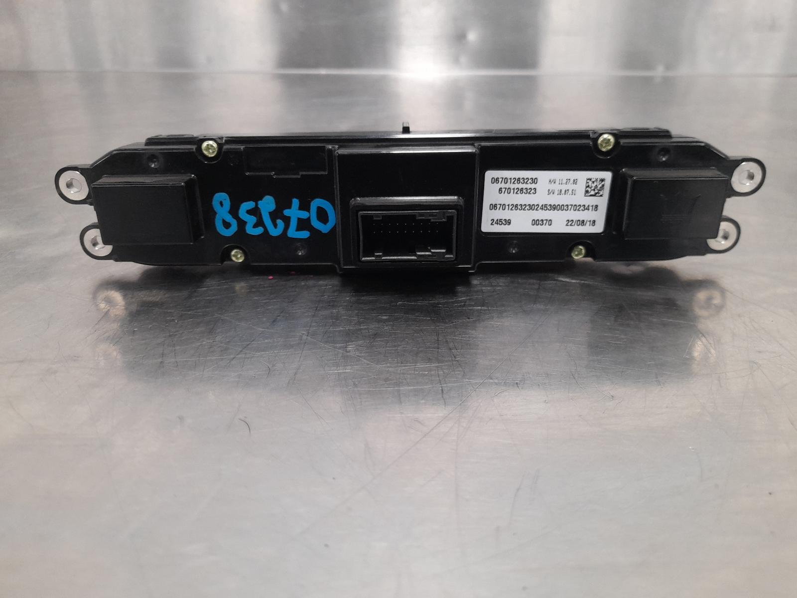 2019 Maserati Levante Heater/Ac Controls View Auto part Heater/Ac Controls Maserati Levante 2019