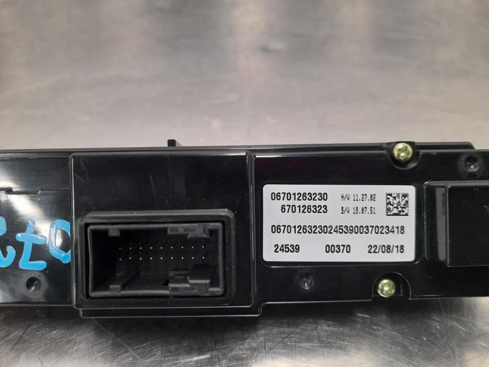 2019 Maserati Levante Heater/Ac Controls View Auto part Heater/Ac Controls Maserati Levante 2019