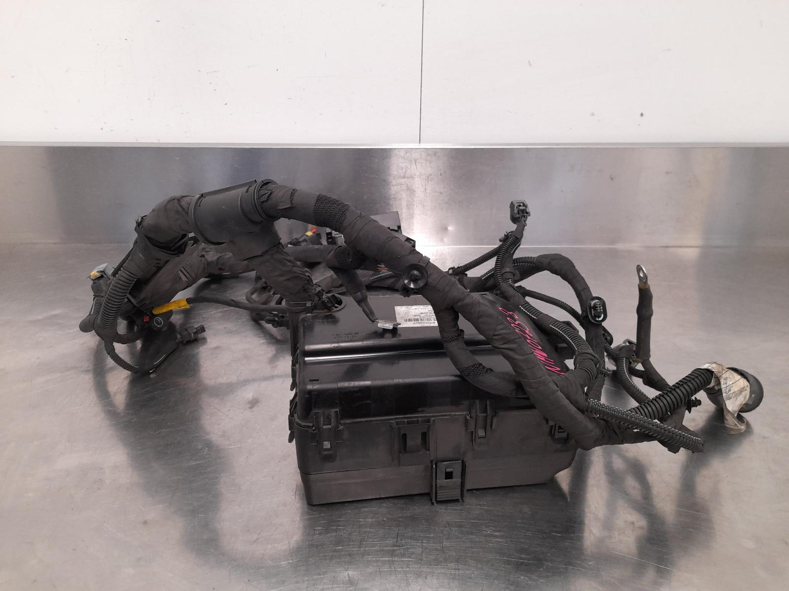 View Auto part Fuse Box Maserati Levante 2019