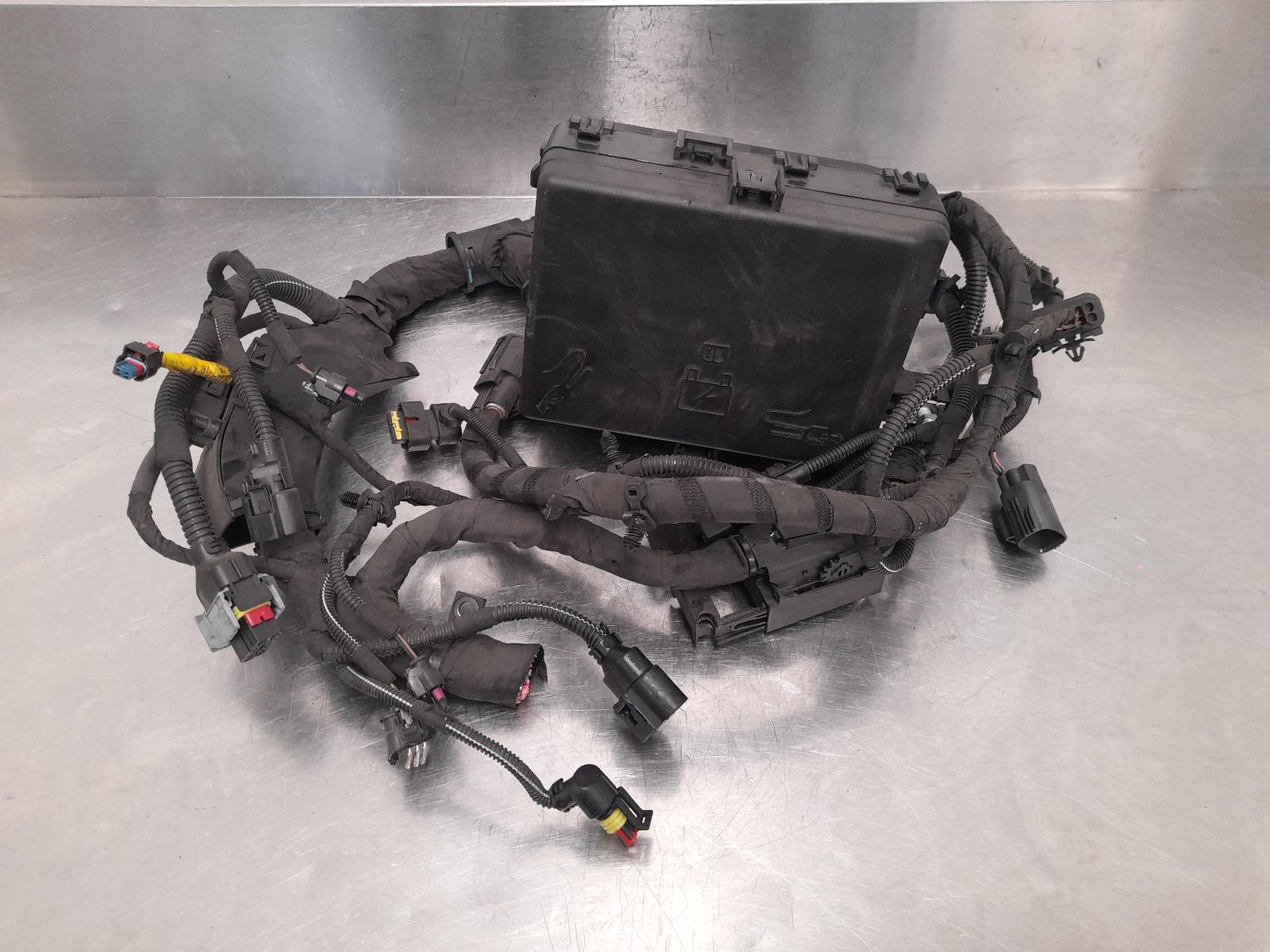 View Auto part Fuse Box Maserati Levante 2019