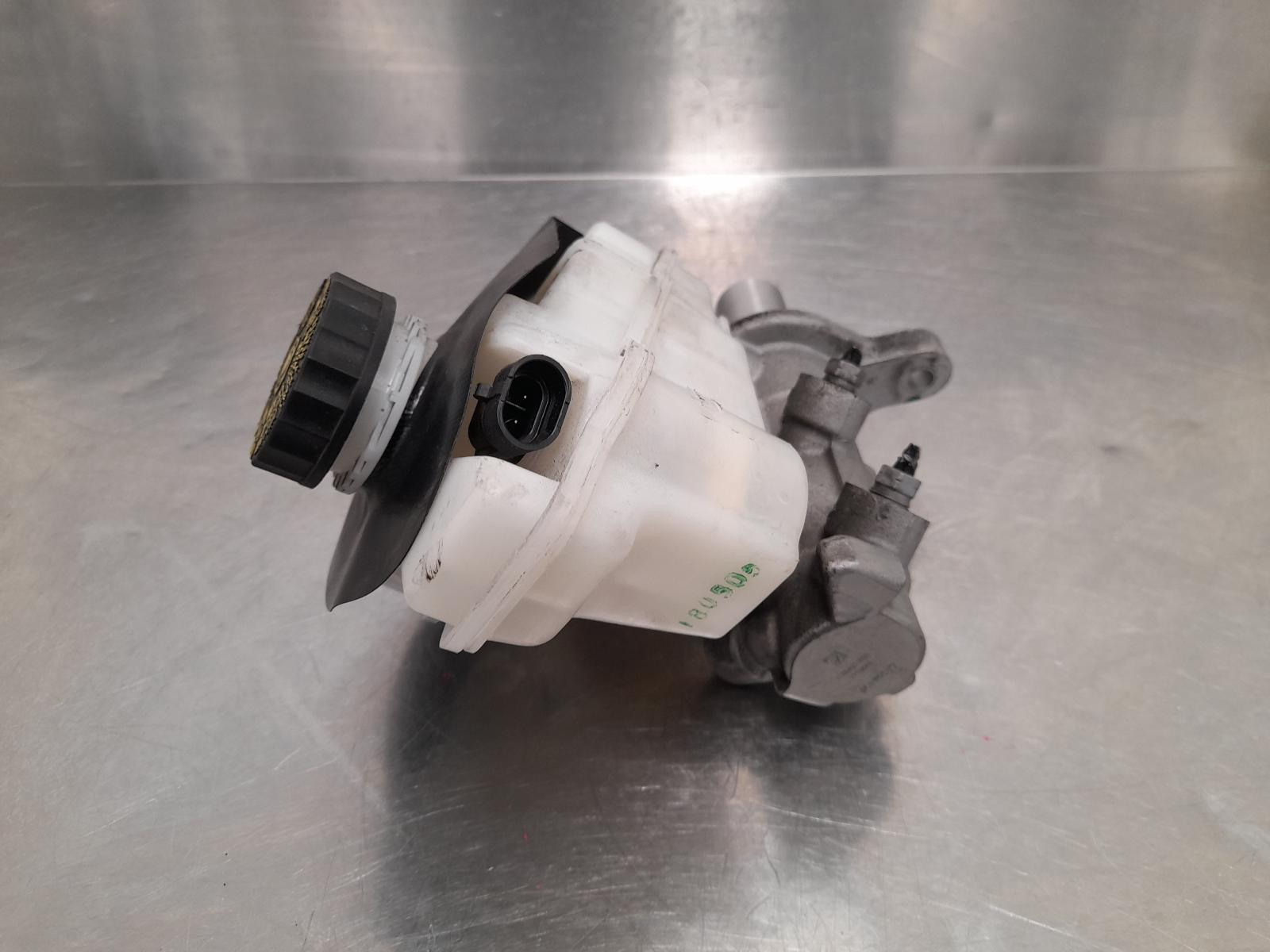 View Auto part Master Cylinder Maserati Levante 2019
