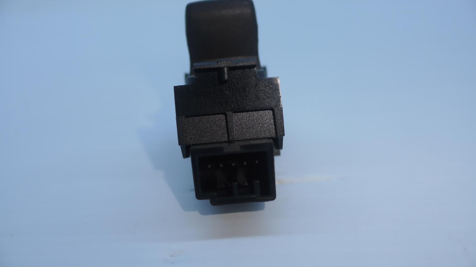 View Auto part Pwr Dr Wind Switch Land Rover Freelander 2007