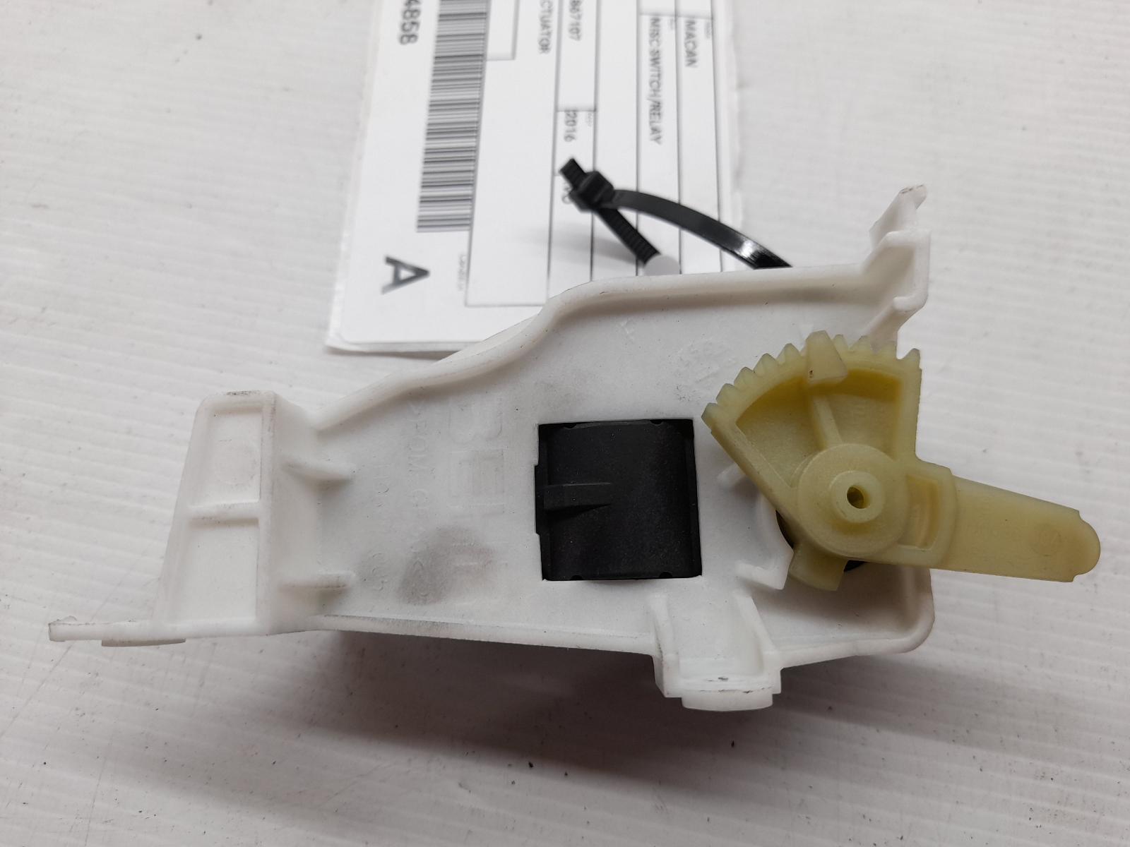 View Auto part Blend Door Actuator Porsche Macan 2016