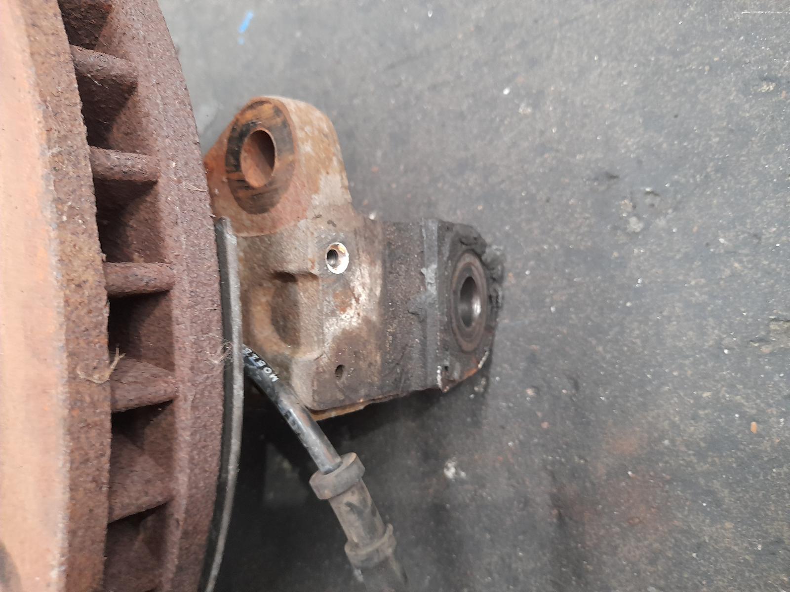 View Auto part Right Front Hub Assembly Hummer H2 2005