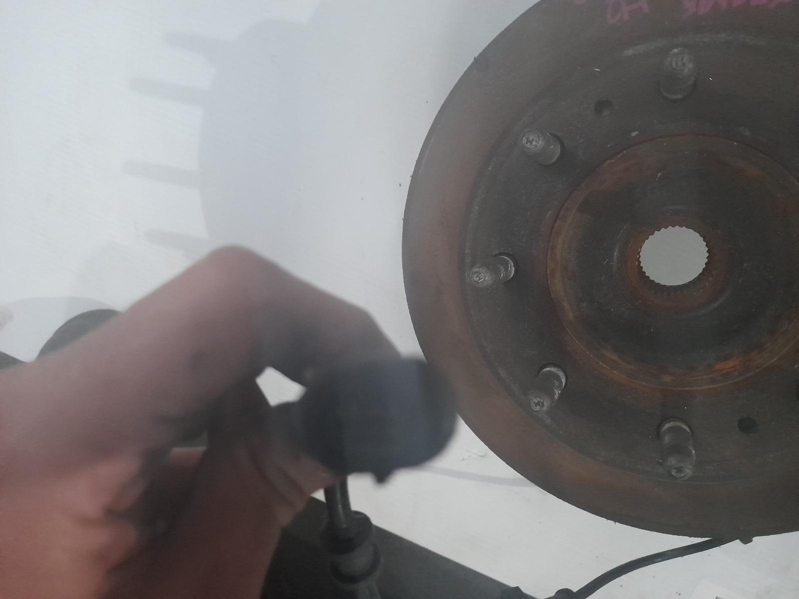 View Auto part Left Front Hub Assembly Hummer H2 2005