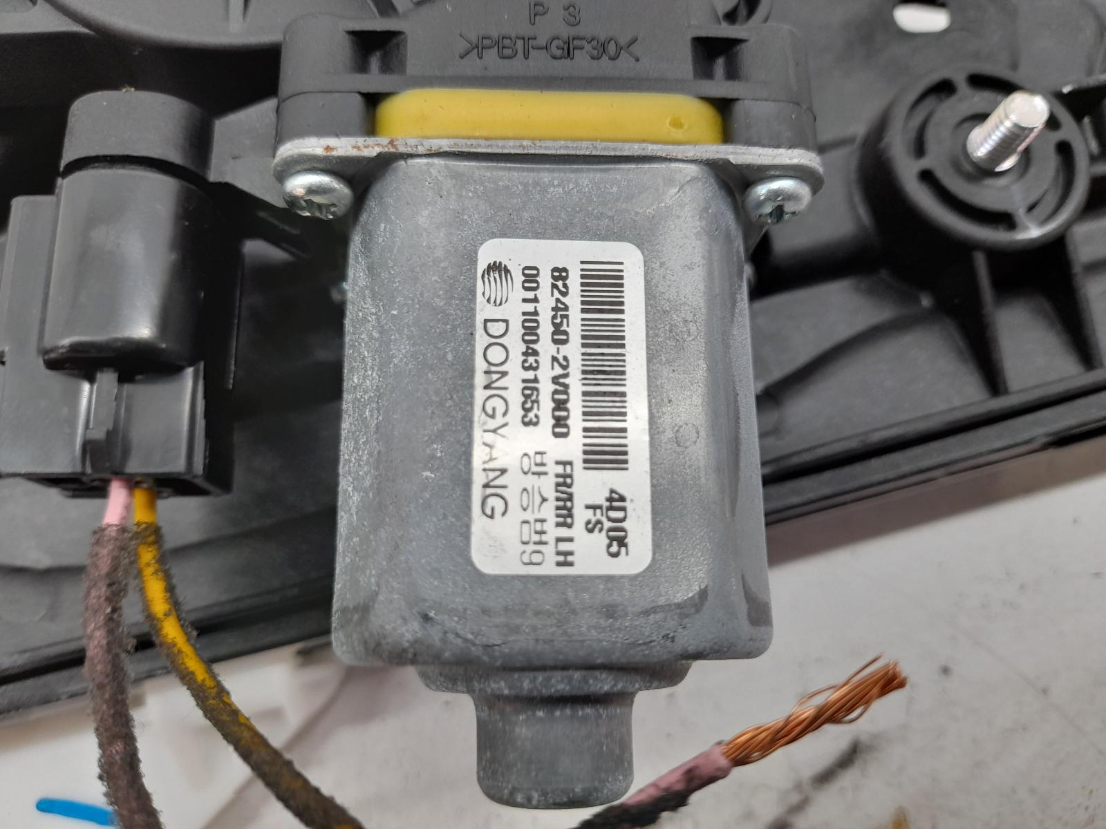 View Auto part Left Rear Wnd Reg/Motor Hyundai Veloster 2014