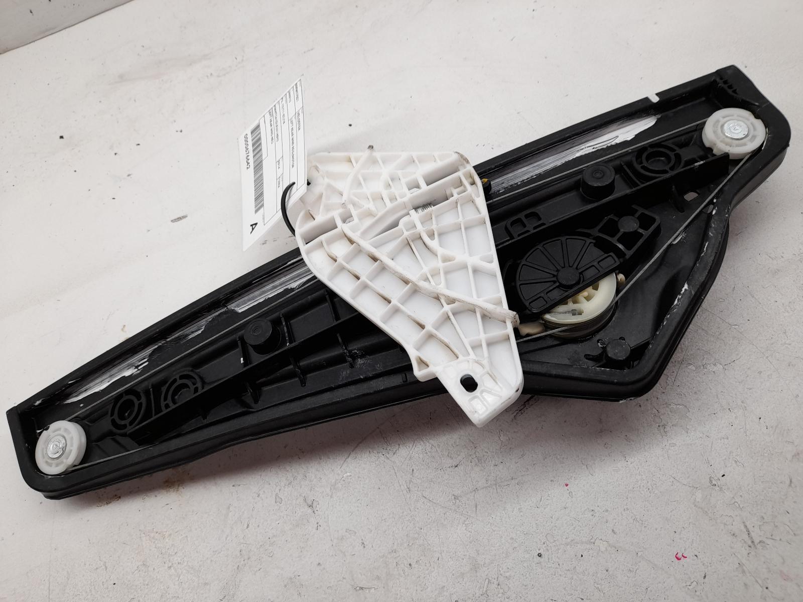 View Auto part Left Rear Wnd Reg/Motor Hyundai Veloster 2014