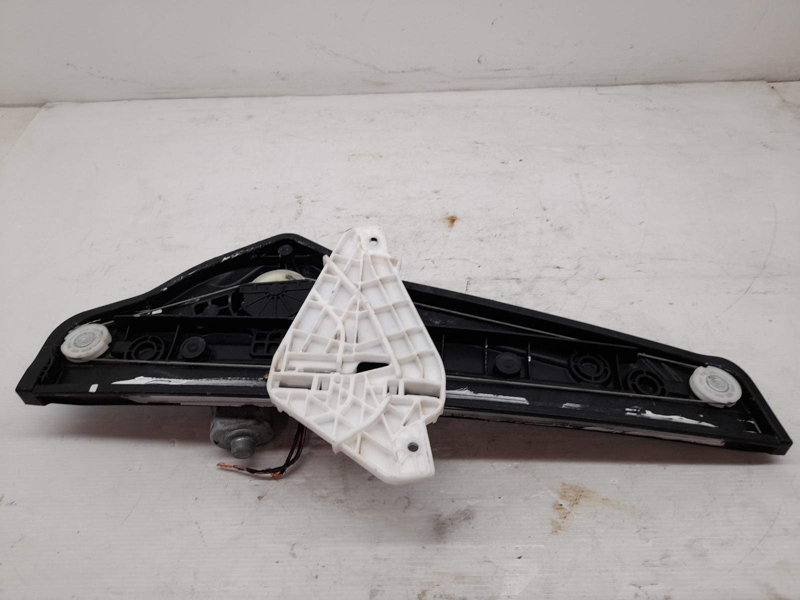 View Auto part Left Rear Wnd Reg/Motor Hyundai Veloster 2014