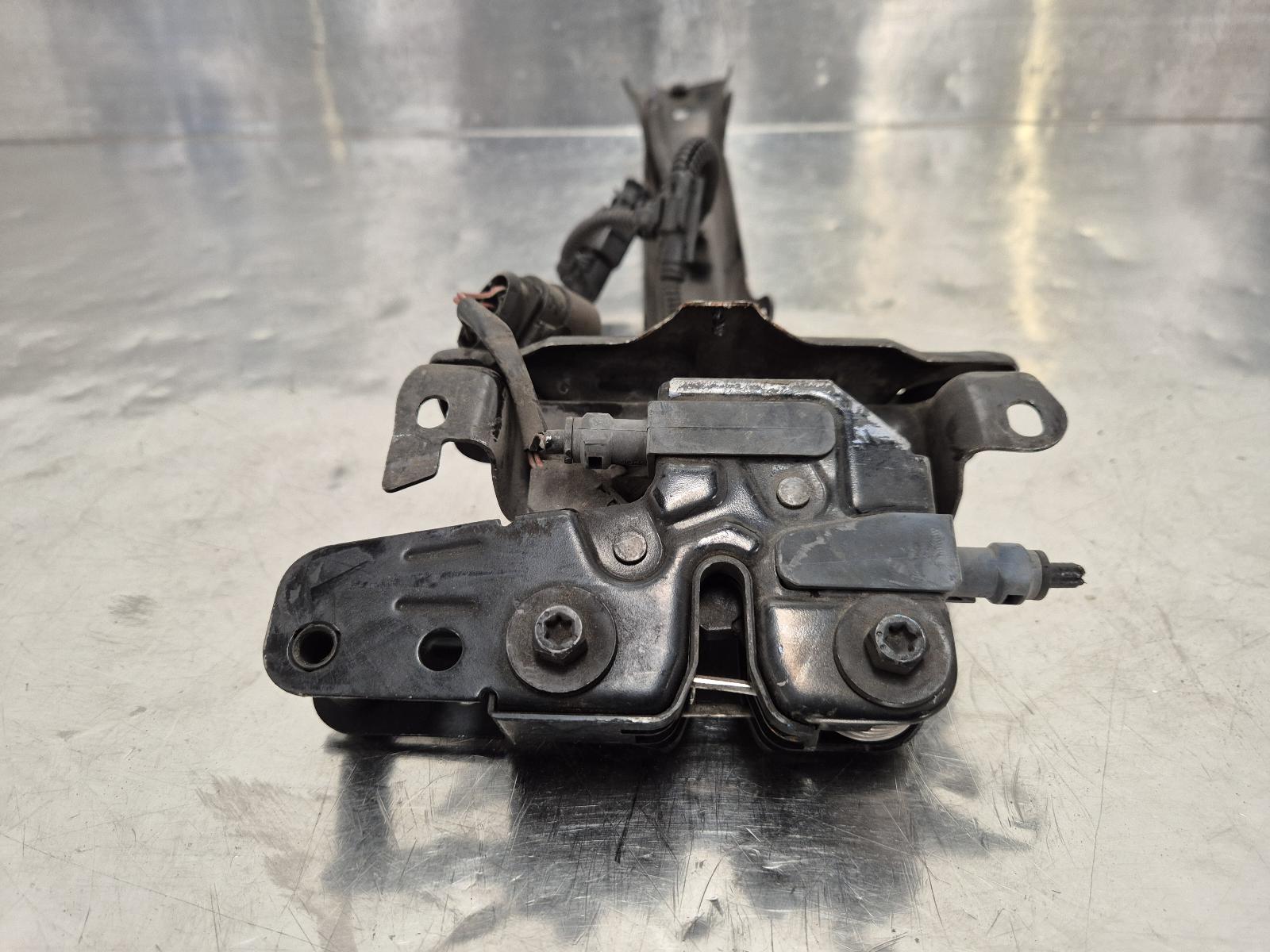 View Auto part Bonnet Lock/Support Porsche Cayenne 2005