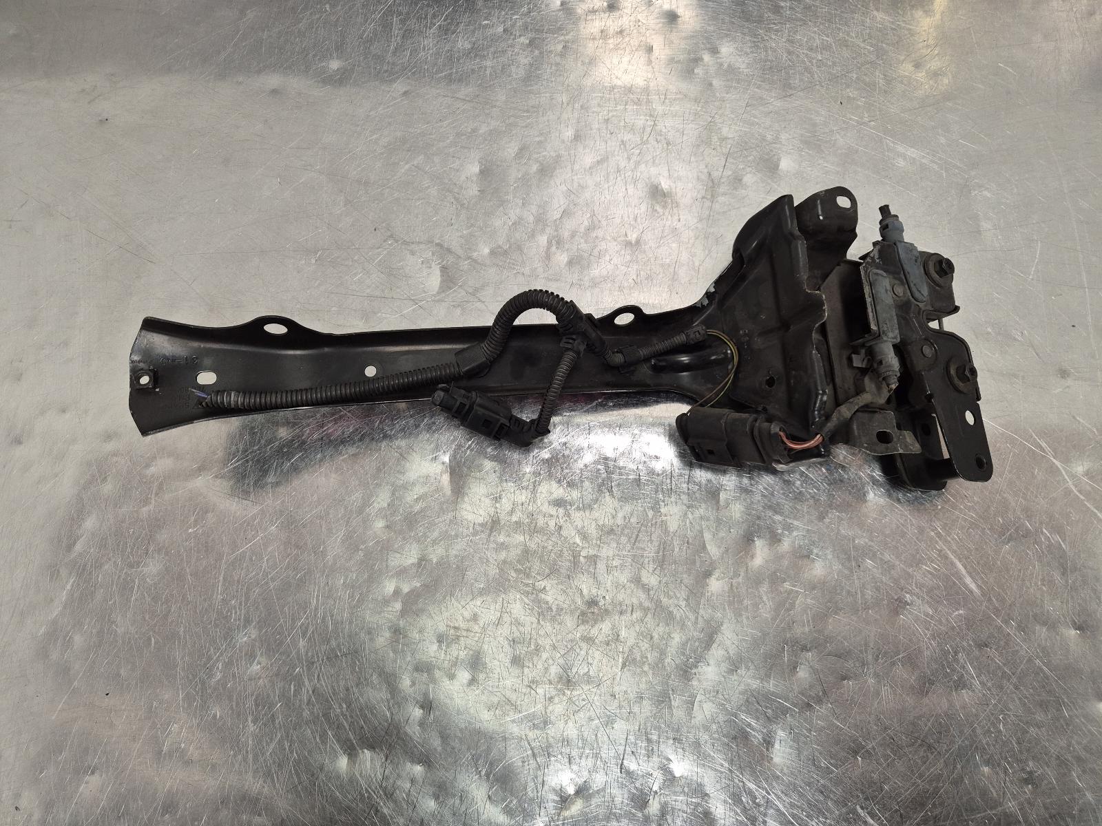 View Auto part Bonnet Lock/Support Porsche Cayenne 2005