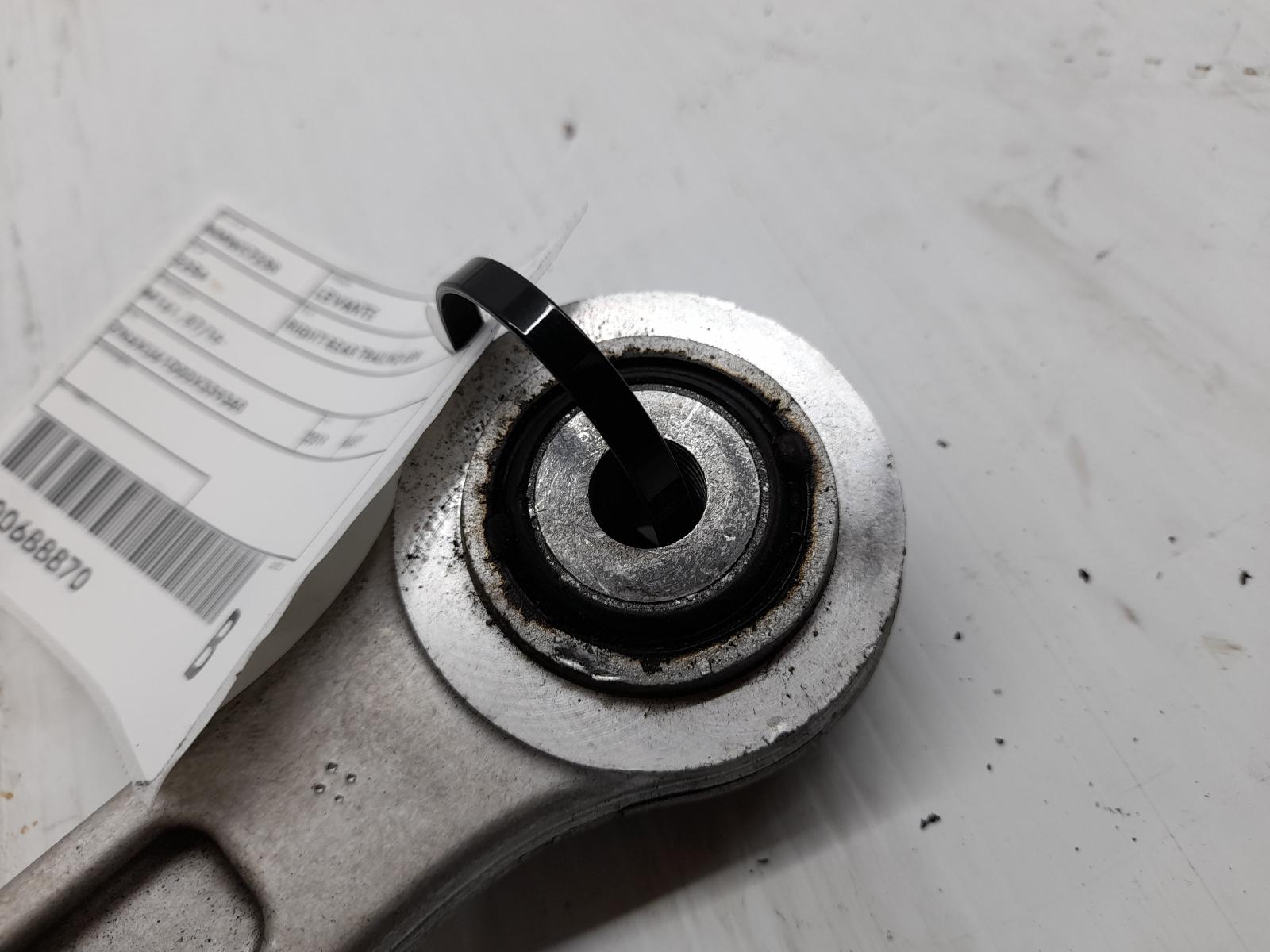 View Auto part Right Rear Trailing Arm Maserati Levante 2019
