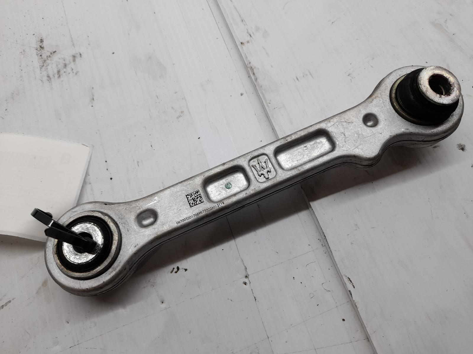 View Auto part Right Rear Trailing Arm Maserati Levante 2019