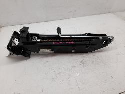 View Auto part Jack Porsche Macan 2016