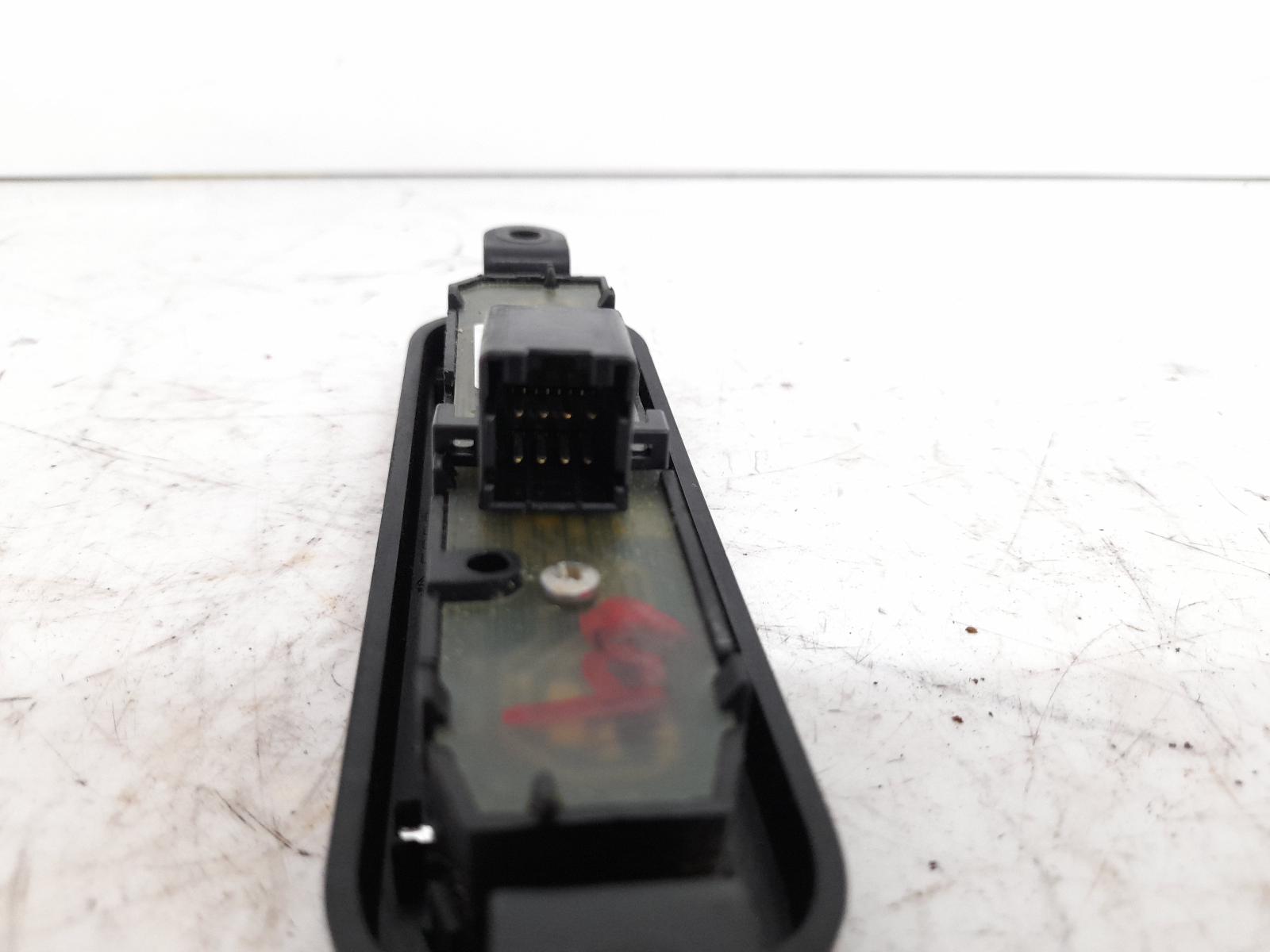 View Auto part Misc Switch/Relay Maserati Quattroporte 2004