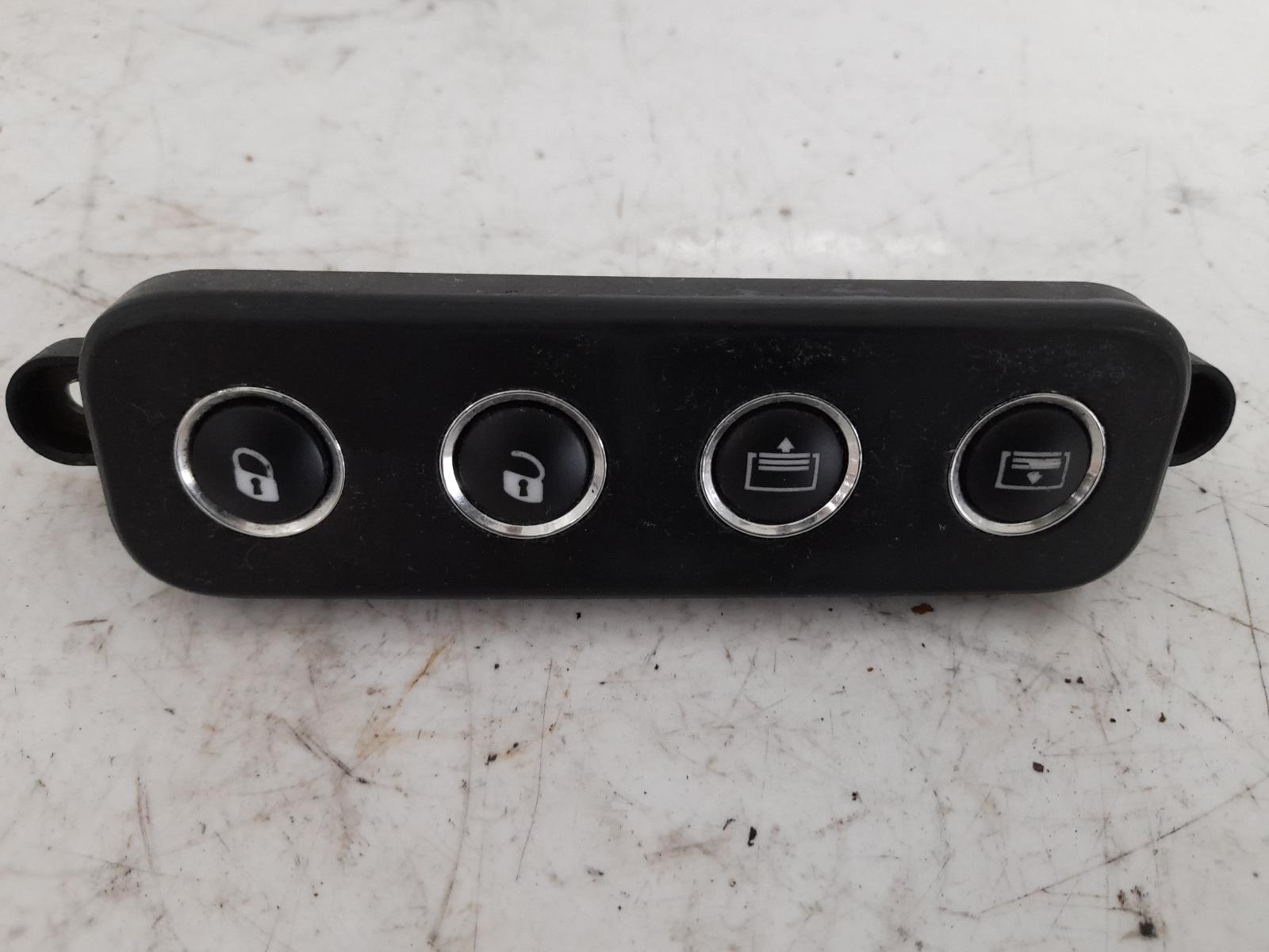 View Auto part Misc Switch/Relay Maserati Quattroporte 2004