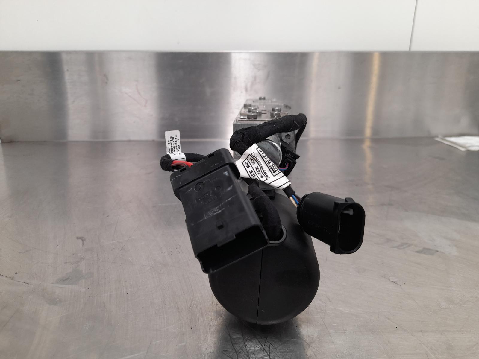 View Auto part Conv. Lift Motor Maserati Granturismo 2013