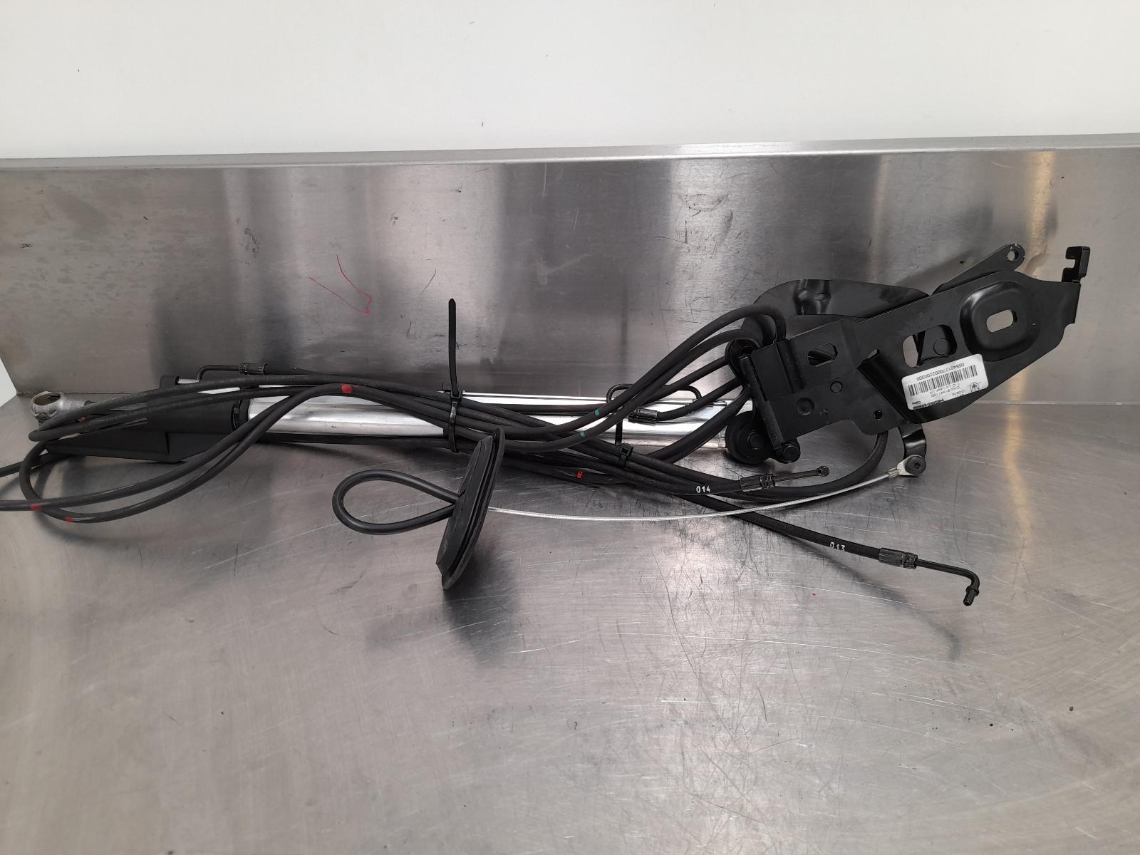 View Auto part Hatch Strut Maserati Granturismo 2013