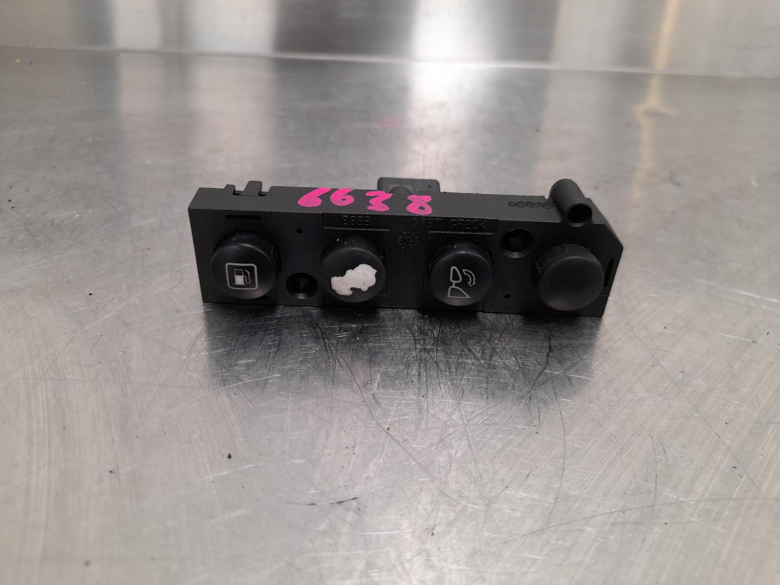 View Auto part Misc Switch/Relay Maserati Quattroporte 2004