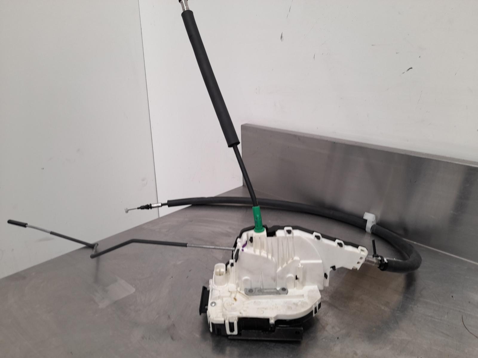 View Auto part Door/Boot/Gate Lock Maserati Levante 2019