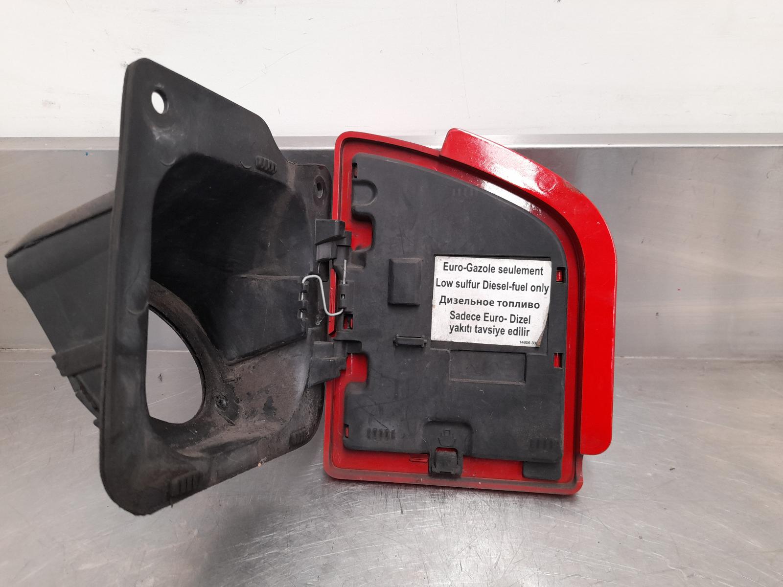 View Auto part Fuel Door / Filler Renault Master 2013