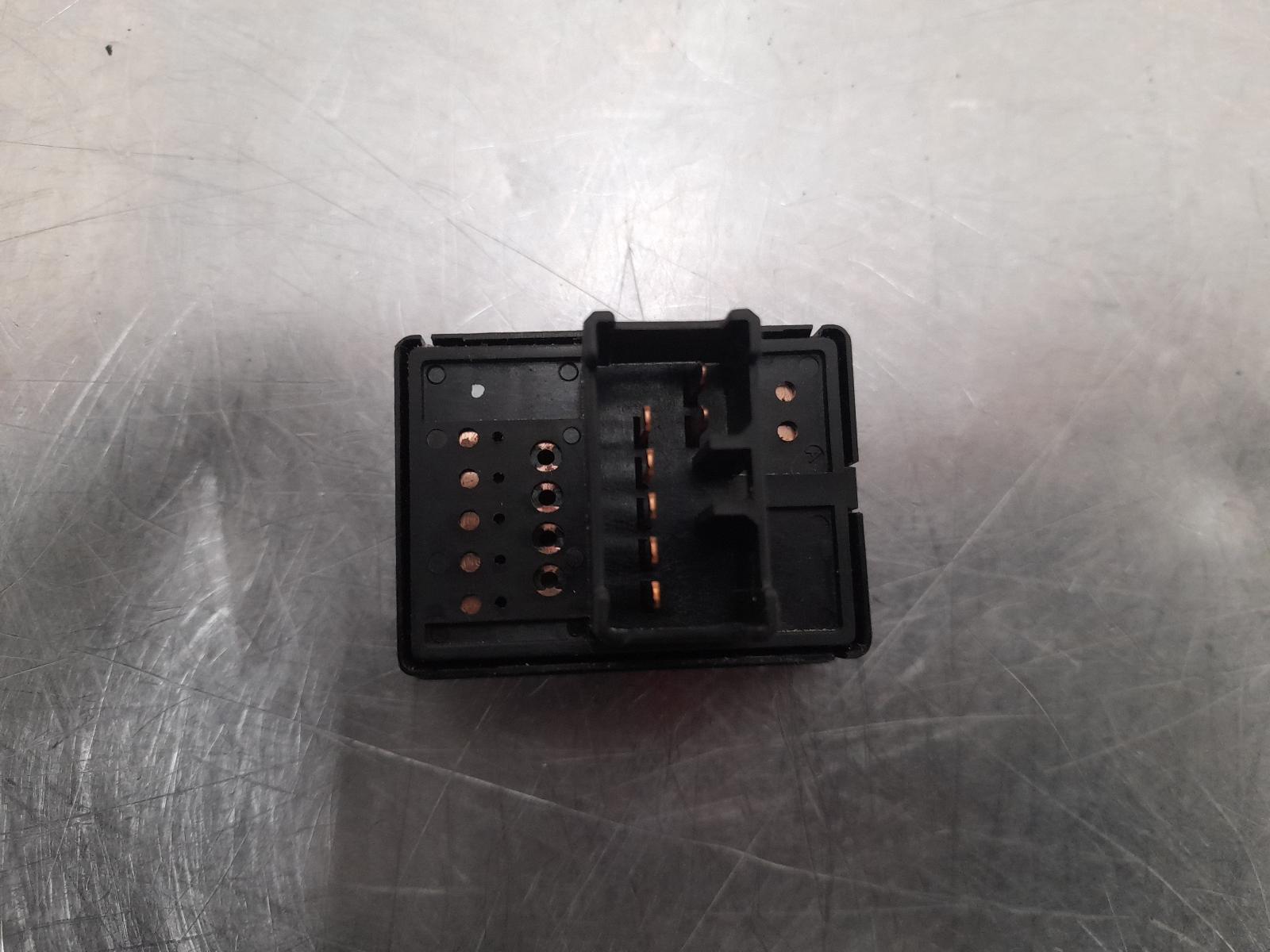 2001 Suzuki Jimny Misc Switch/Relay View Auto part Misc Switch/Relay Suzuki Jimny 2001
