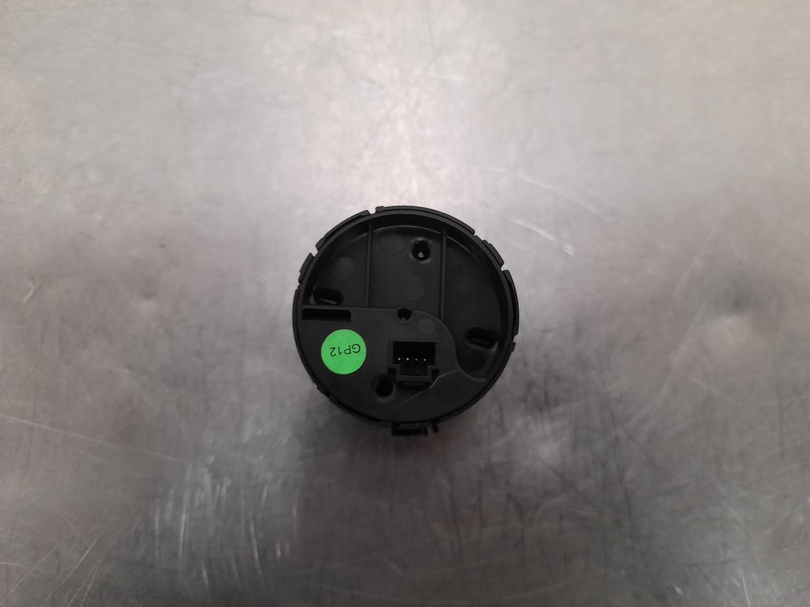 View Auto part Misc Switch/Relay Ldv T60 2022
