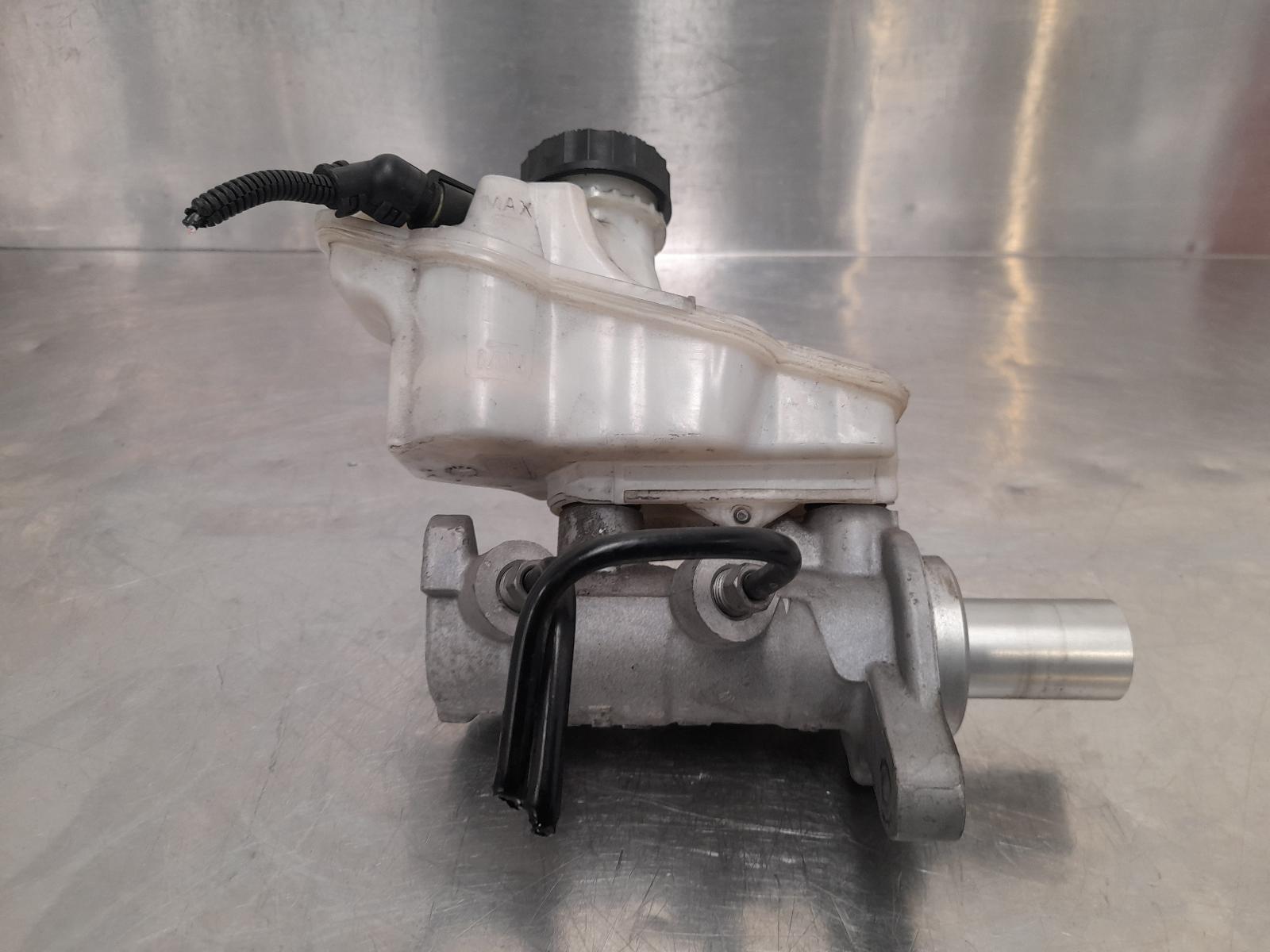View Auto part Master Cylinder Maserati Quattroporte 2015