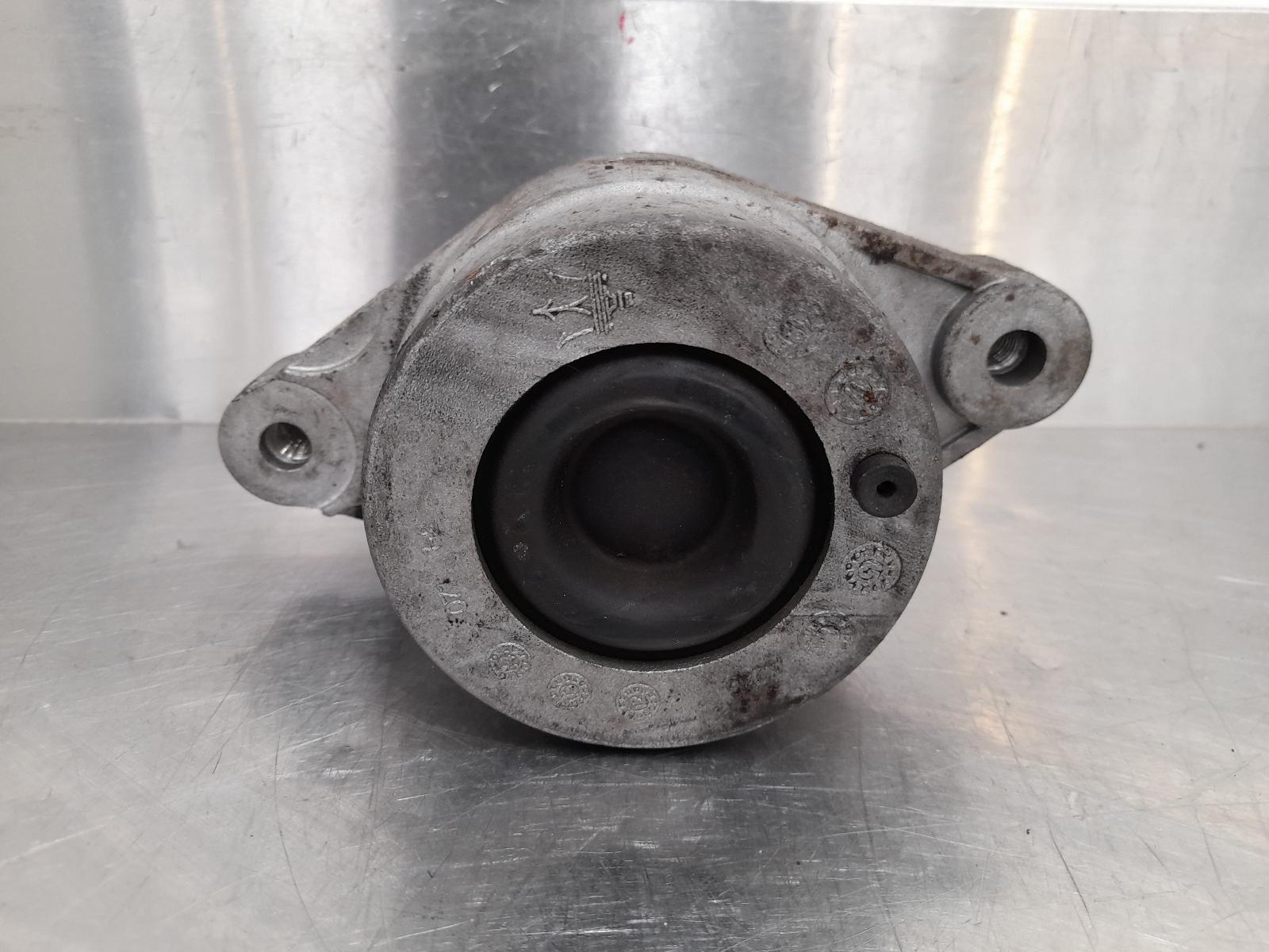 View Auto part Mount Maserati Quattroporte 2015