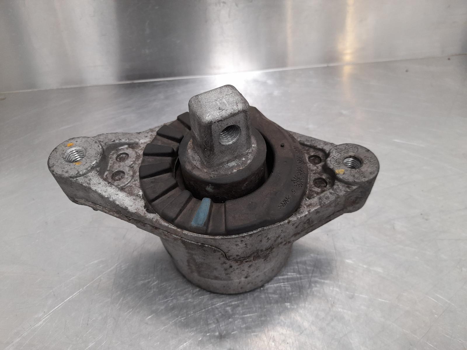 View Auto part Mount Maserati Quattroporte 2015