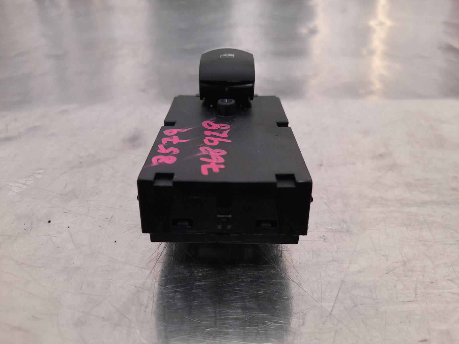 View Auto part Pwr Dr Wind Switch Alfa Romeo Stelvio 2018