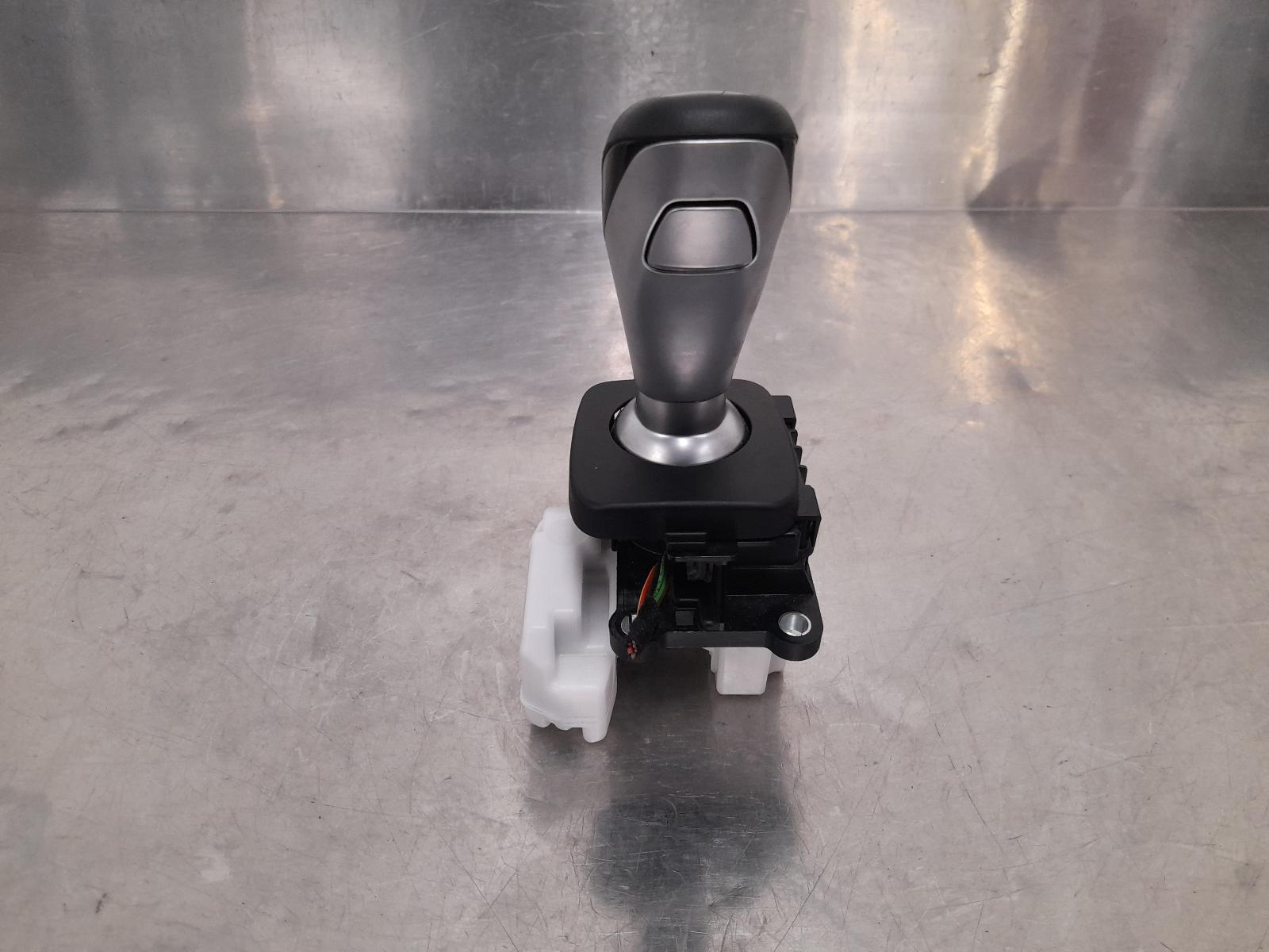 View Auto part Gear Stick/Shifter Alfa Romeo Stelvio 2018