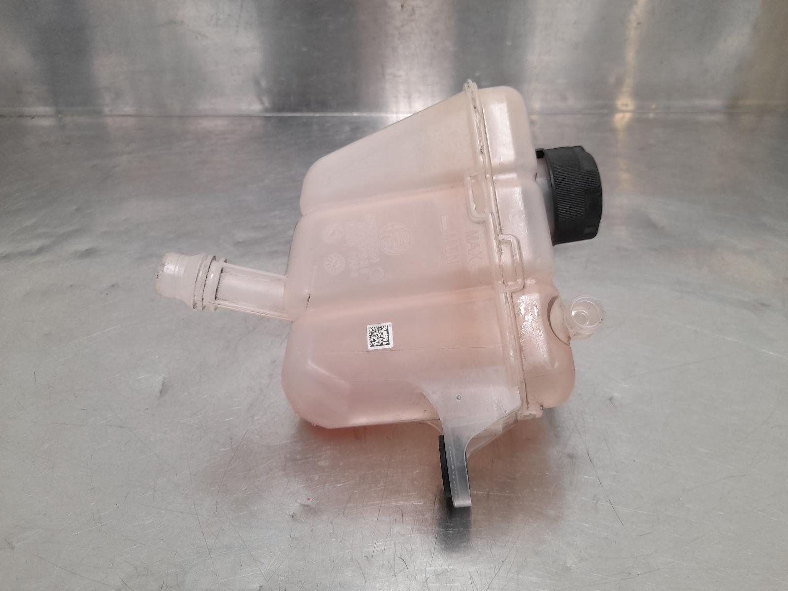 View Auto part Overflow Bottle Alfa Romeo Stelvio 2018