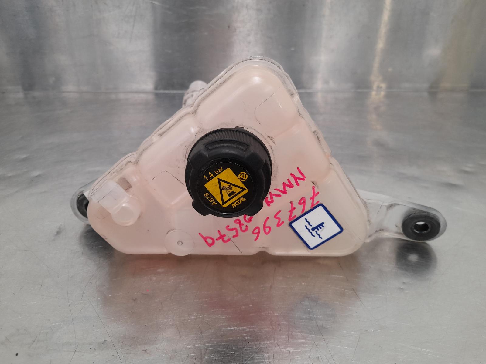 View Auto part Overflow Bottle Alfa Romeo Stelvio 2018