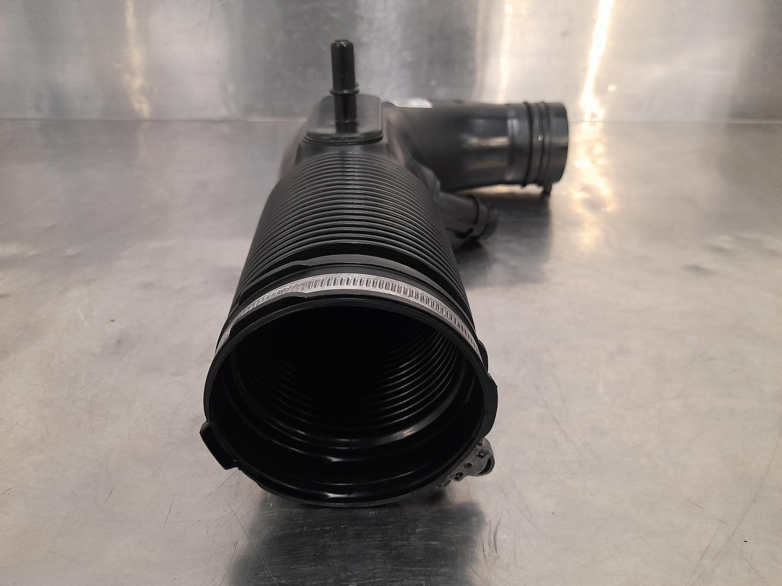 View Auto part Air Cleaner Duct/Hos Alfa Romeo Stelvio 2018