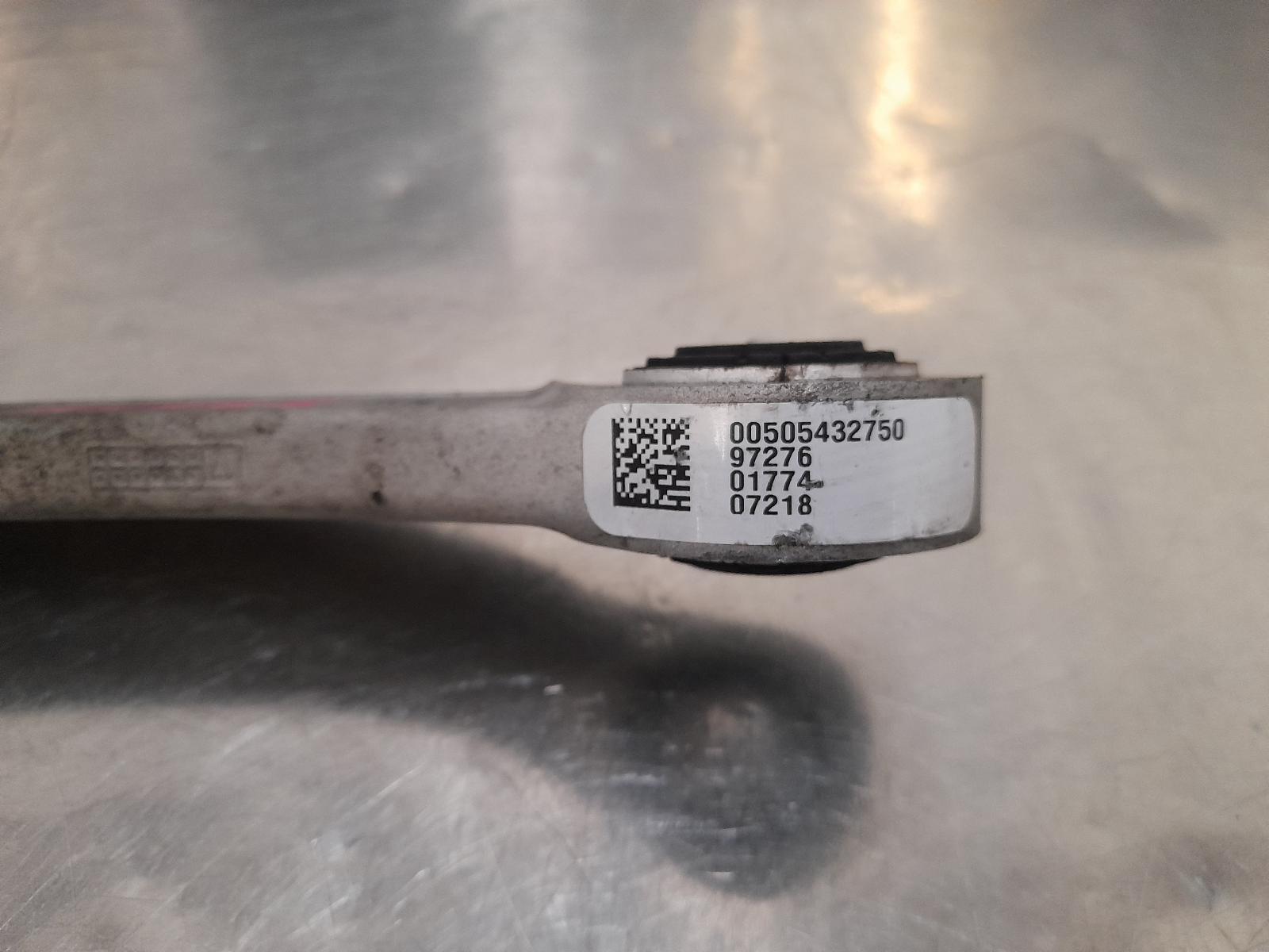 2018 Alfa Romeo Stelvio Right Rear Trailing Arm View Auto part Right Rear Trailing Arm Alfa Romeo Stelvio 2018