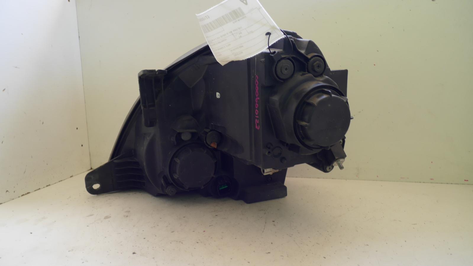View Auto part Right Headlamp Ssangyong Rexton 2008
