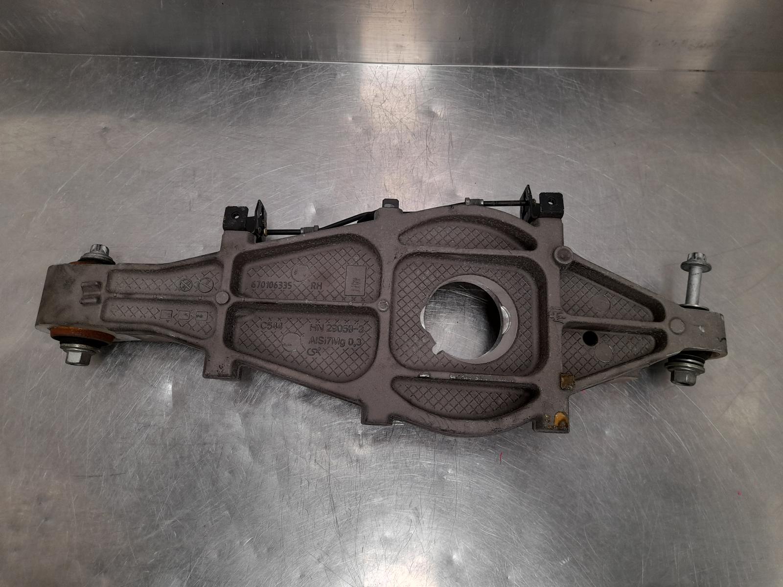 View Auto part Right Rear Trailing Arm Maserati Levante 2019