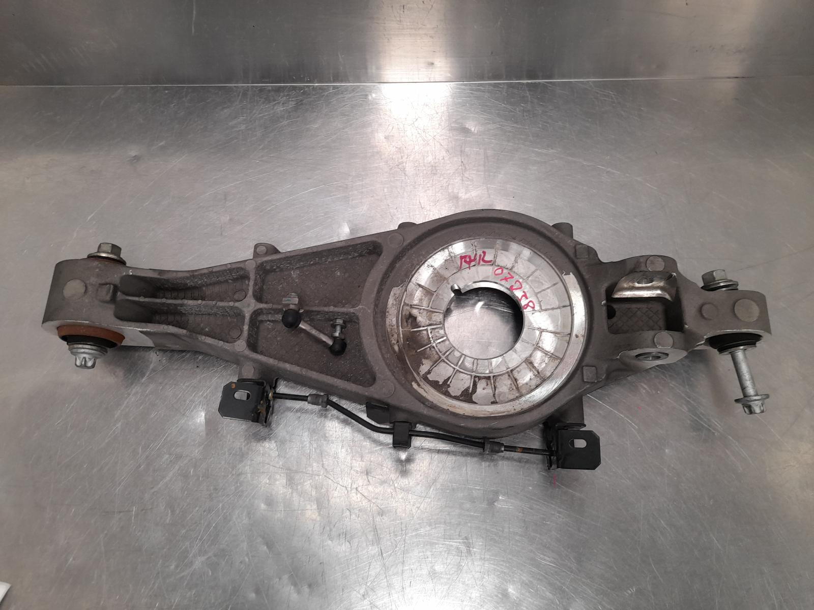 View Auto part Right Rear Trailing Arm Maserati Levante 2019