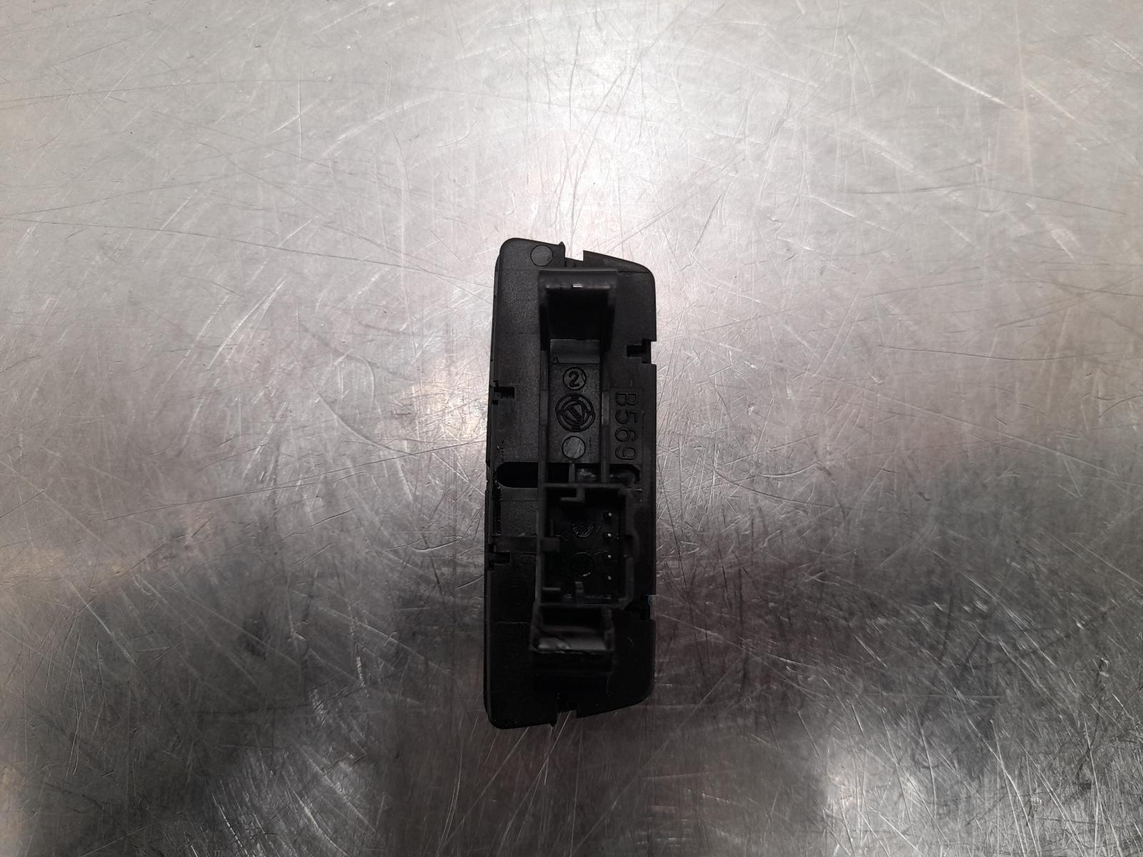 2019 Maserati Levante Misc Switch/Relay View Auto part Misc Switch/Relay Maserati Levante 2019