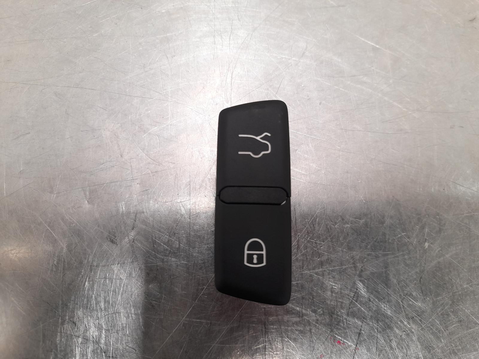 2019 Maserati Levante Misc Switch/Relay View Auto part Misc Switch/Relay Maserati Levante 2019